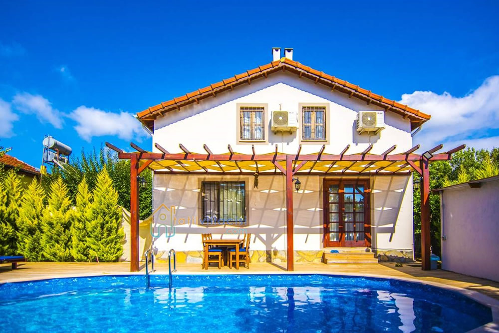 Bodrum Merkezde Lüks 3+1 Satılık Tripleks Villa